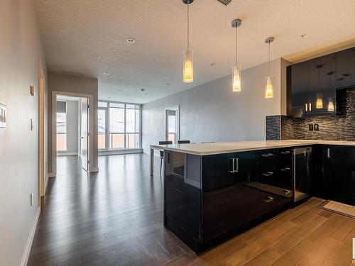 705 10238 103 Street, Edmonton, AB - Indoor