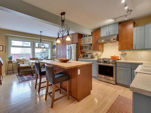 10841 128 Street, Edmonton, AB - Indoor Photo Showing Kitchen With Upgraded Kitchen