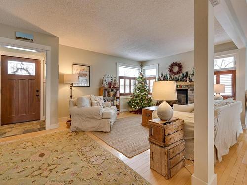 10841 128 Street, Edmonton, AB - Indoor Photo Showing Living Room