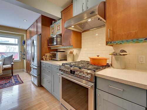 10841 128 Street, Edmonton, AB - Indoor Photo Showing Kitchen With Upgraded Kitchen