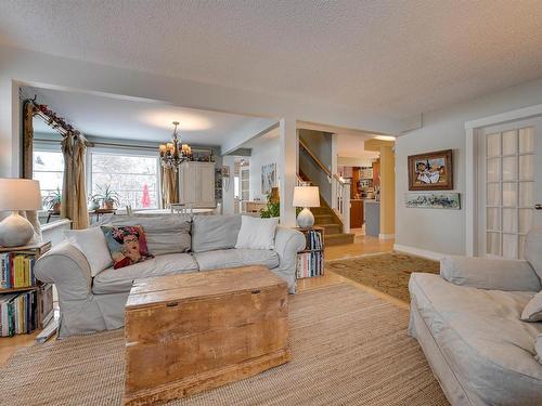 10841 128 Street, Edmonton, AB - Indoor Photo Showing Living Room