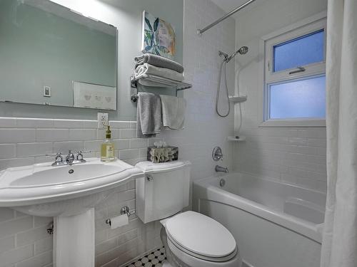 10841 128 Street, Edmonton, AB - Indoor Photo Showing Bathroom