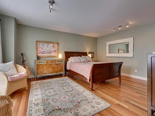 10841 128 Street, Edmonton, AB - Indoor Photo Showing Bedroom