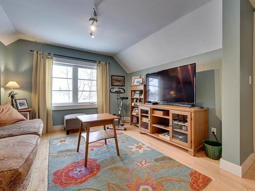 10841 128 Street, Edmonton, AB - Indoor Photo Showing Living Room