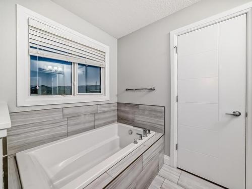 161 Harvest Ridge Drive, Spruce Grove, AB - Indoor Photo Showing Bathroom