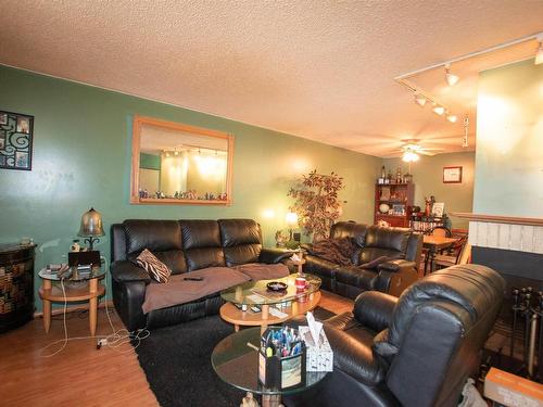 9251 172 Street, Edmonton, AB - Indoor Photo Showing Living Room