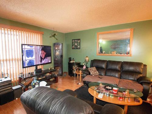 9251 172 Street, Edmonton, AB - Indoor Photo Showing Living Room