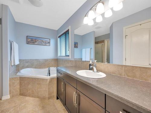 1409 37A Avenue, Edmonton, AB - Indoor Photo Showing Bathroom