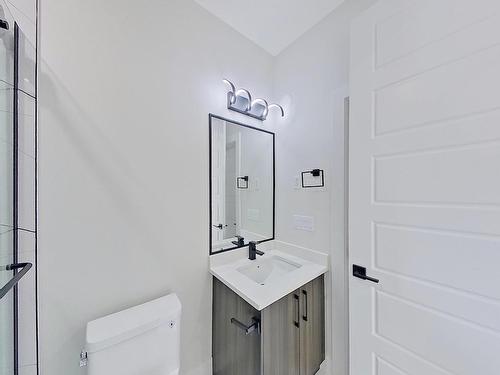 1735 18 Street, Edmonton, AB - Indoor Photo Showing Bathroom