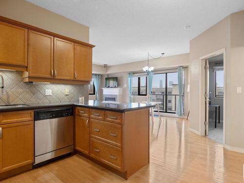 702 10319 111 Street, Edmonton, AB - Indoor Photo Showing Kitchen