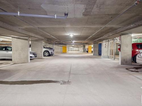 702 10319 111 Street, Edmonton, AB - Indoor Photo Showing Garage