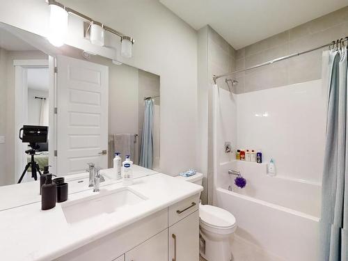 1516 Howes Pl, Edmonton, AB - Indoor Photo Showing Bathroom