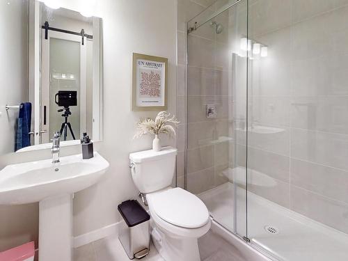 1516 Howes Pl, Edmonton, AB - Indoor Photo Showing Bathroom