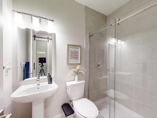 1516 Howes Pl, Edmonton, AB - Indoor Photo Showing Bathroom