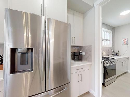 1516 Howes Pl, Edmonton, AB - Indoor Photo Showing Kitchen