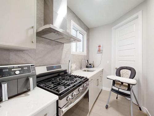 1516 Howes Pl, Edmonton, AB - Indoor Photo Showing Kitchen