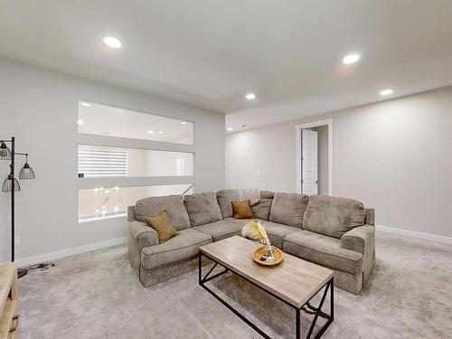 1516 Howes Pl, Edmonton, AB - Indoor Photo Showing Living Room