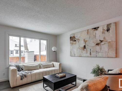 133 Primrose Gardens Gardens, Edmonton, AB - Indoor Photo Showing Living Room