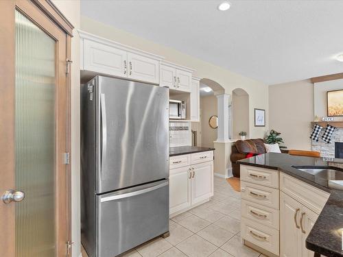 176 Henderson Link, Spruce Grove, AB - Indoor Photo Showing Kitchen With Stainless Steel Kitchen