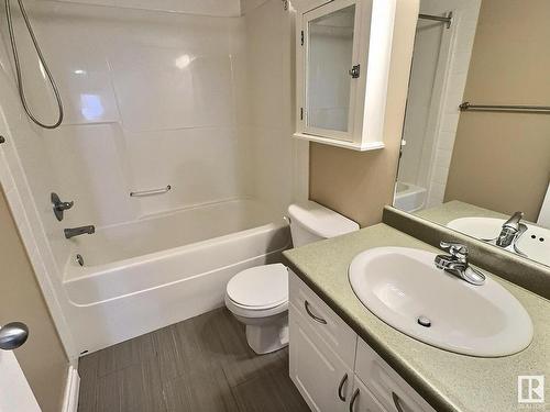 205 11446 40 Avenue, Edmonton, AB - Indoor Photo Showing Bathroom