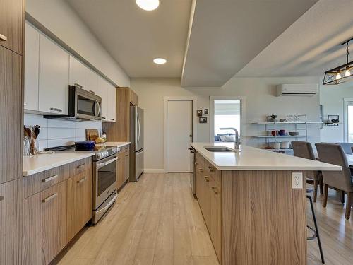 2703 10410 102 Avenue, Edmonton, AB - Indoor Photo Showing Kitchen With Upgraded Kitchen