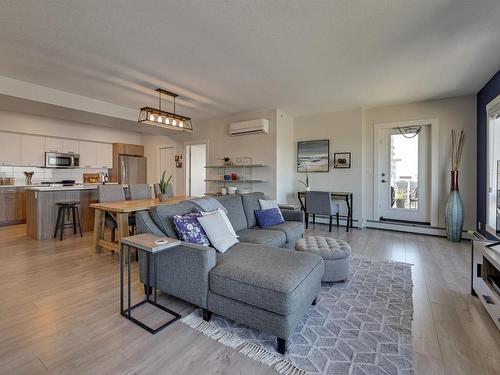 2703 10410 102 Avenue, Edmonton, AB - Indoor Photo Showing Living Room