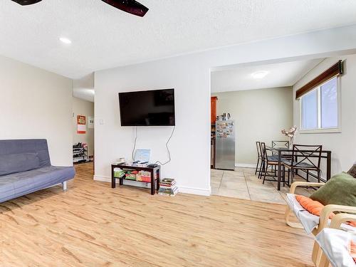 304 10635 80 Avenue, Edmonton, AB - Indoor Photo Showing Living Room