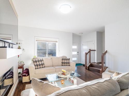 9201 Cooper Crescent, Edmonton, AB - Indoor Photo Showing Living Room