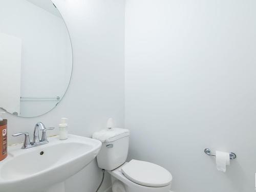 9201 Cooper Crescent, Edmonton, AB - Indoor Photo Showing Bathroom