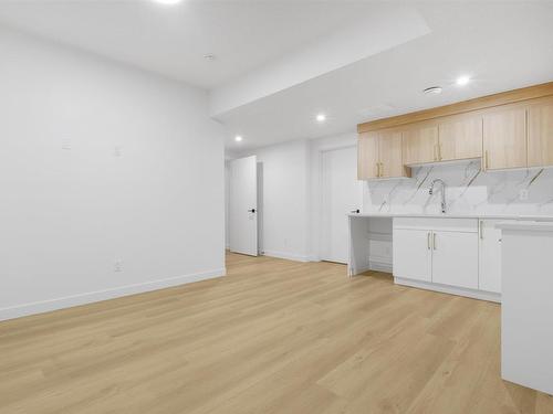 6268 19 St, Rural Leduc County, AB - Indoor Photo Showing Kitchen