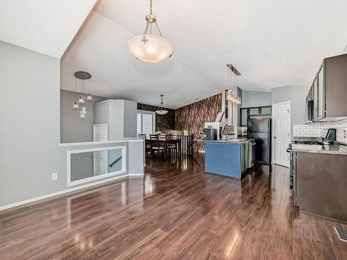 1817 Tomlinson Crescent Nw, Edmonton, AB - Indoor Photo Showing Kitchen