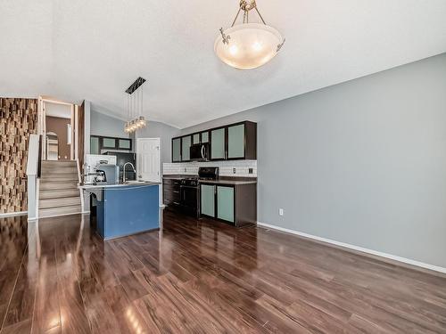 1817 Tomlinson Crescent Nw, Edmonton, AB - Indoor Photo Showing Kitchen