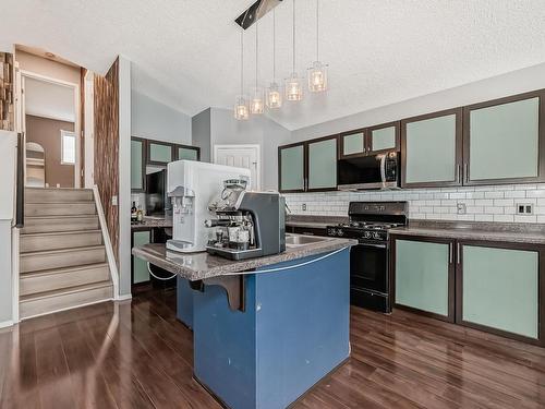 1817 Tomlinson Crescent Nw, Edmonton, AB - Indoor Photo Showing Kitchen