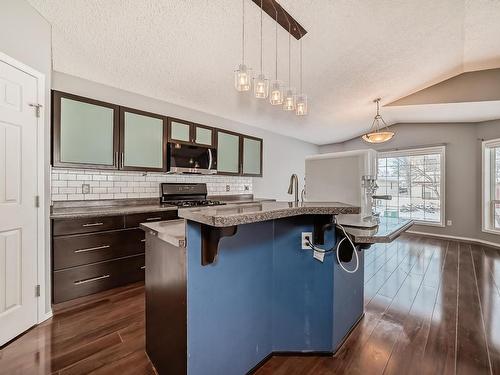 1817 Tomlinson Crescent Nw, Edmonton, AB - Indoor Photo Showing Kitchen