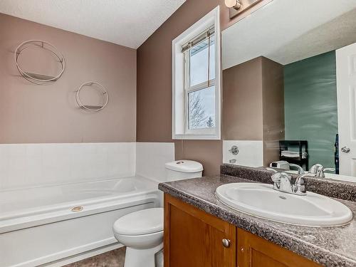 1817 Tomlinson Crescent Nw, Edmonton, AB - Indoor Photo Showing Bathroom