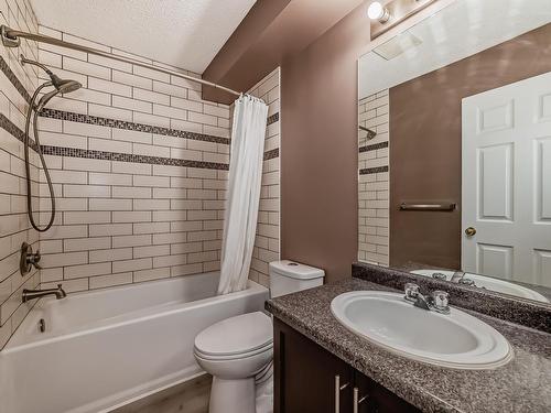 1817 Tomlinson Crescent Nw, Edmonton, AB - Indoor Photo Showing Bathroom