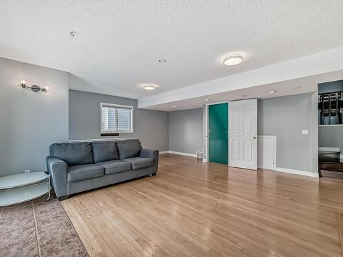 1817 Tomlinson Crescent Nw, Edmonton, AB - Indoor