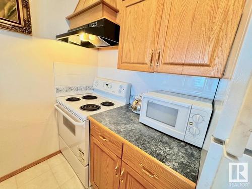 16203 89 Street, Edmonton, AB - Indoor Photo Showing Kitchen