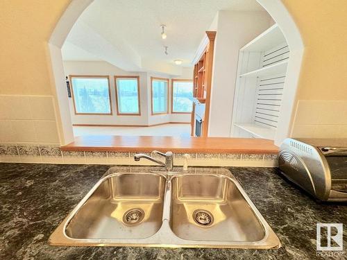 16203 89 Street, Edmonton, AB - Indoor Photo Showing Kitchen With Double Sink