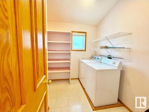 16203 89 Street, Edmonton, AB - Indoor Photo Showing Laundry Room