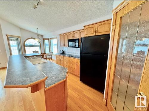 16203 89 Street, Edmonton, AB - Indoor Photo Showing Kitchen