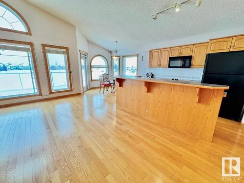 16203 89 Street, Edmonton, AB - Indoor Photo Showing Kitchen