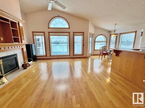 16203 89 Street, Edmonton, AB - Indoor With Fireplace