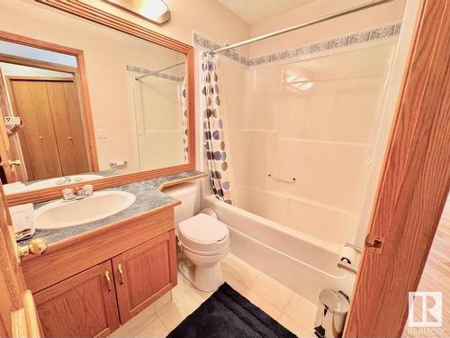 16203 89 Street, Edmonton, AB - Indoor Photo Showing Bathroom