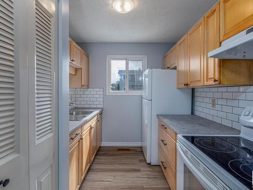 11520 139 Avenue, Edmonton, AB - Indoor Photo Showing Kitchen