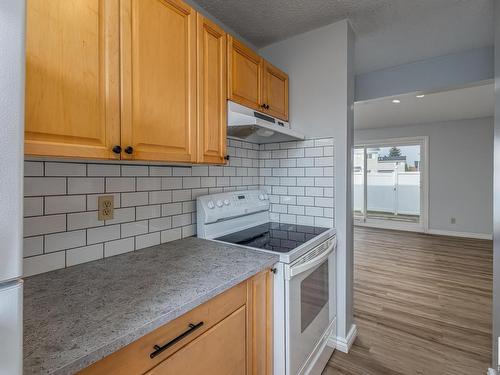 11520 139 Avenue, Edmonton, AB - Indoor Photo Showing Kitchen