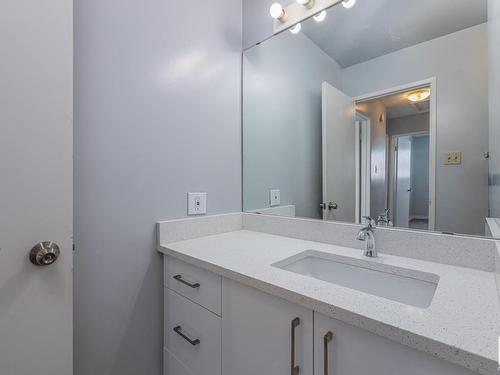 11520 139 Avenue, Edmonton, AB - Indoor Photo Showing Bathroom