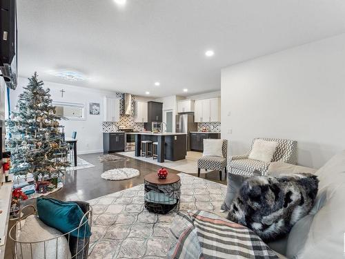 7844 Erasmus Wynd, Edmonton, AB - Indoor Photo Showing Living Room