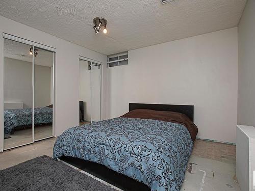 3539 13 Avenue, Edmonton, AB - Indoor Photo Showing Bedroom