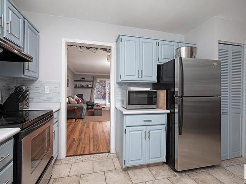 3539 13 Avenue, Edmonton, AB - Indoor Photo Showing Kitchen